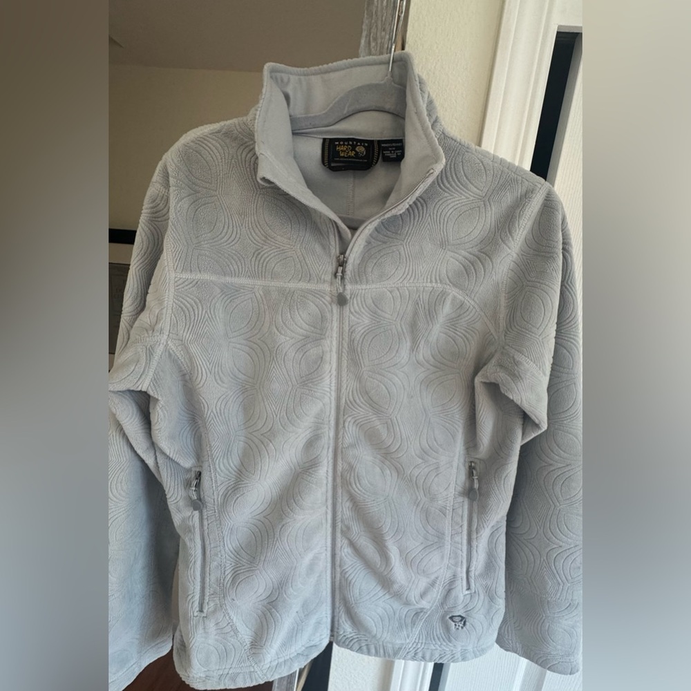 Mountain Hardwear Light Grey Jacket with Textured Fleece Fabric